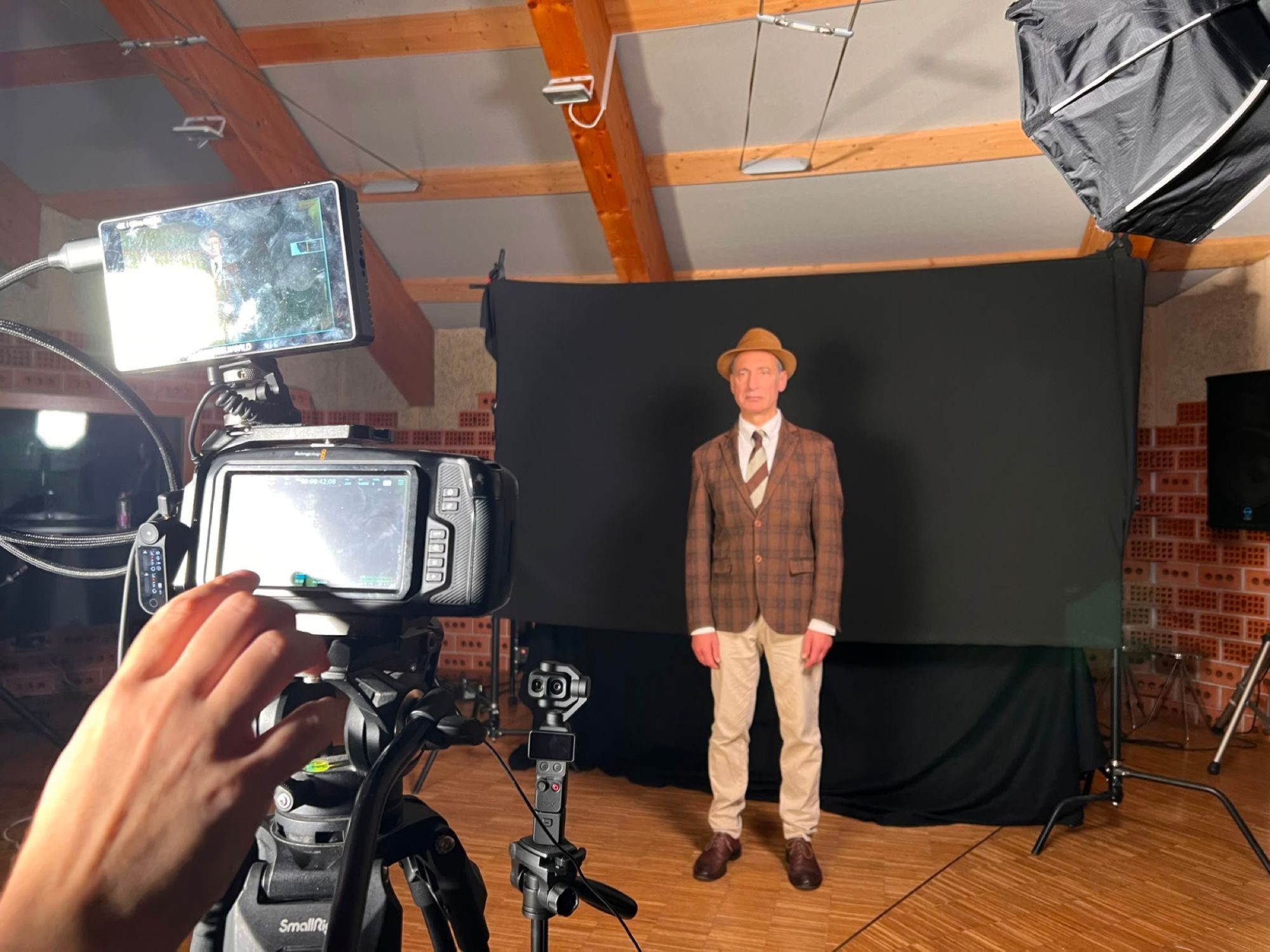 Riprese in studio per i contenuti video di un allestimento